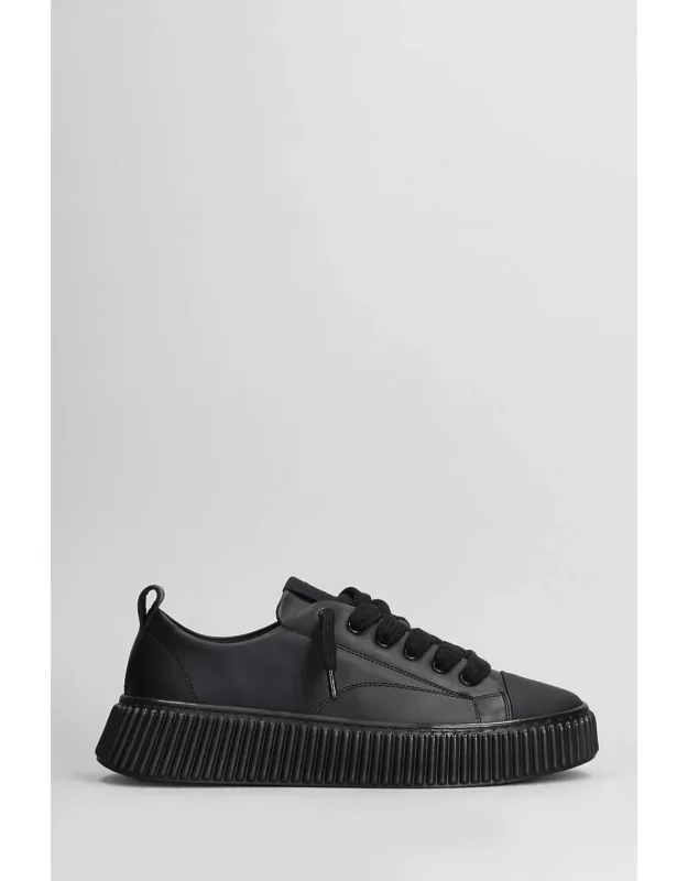 Sneakers With Round Toe And Laces