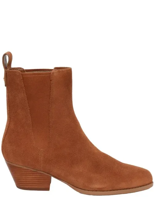 Boot With Back Pull Loop And Side Stretch Panels