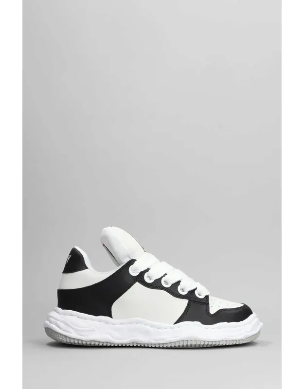 Sneakers With Perforated Upper Toe And Bicolor Design