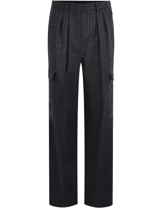 Trousers With Double Pleats And Large Leg Pockets