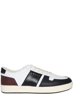 Sneaker
