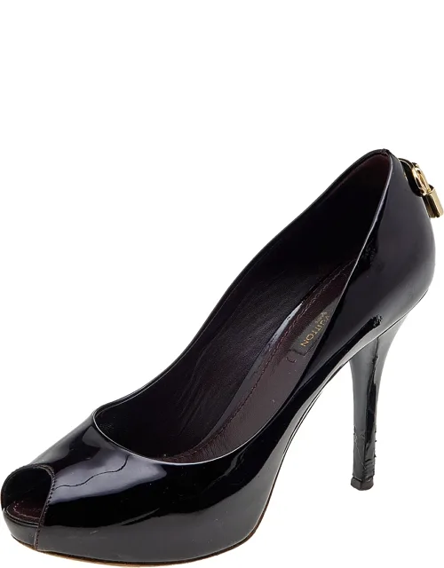 Platform Peep Toe Pumps With Gold Tone Padlock Accent And Comfortable Leather Lined Insoles