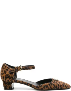 Triangle-enamel Pumps