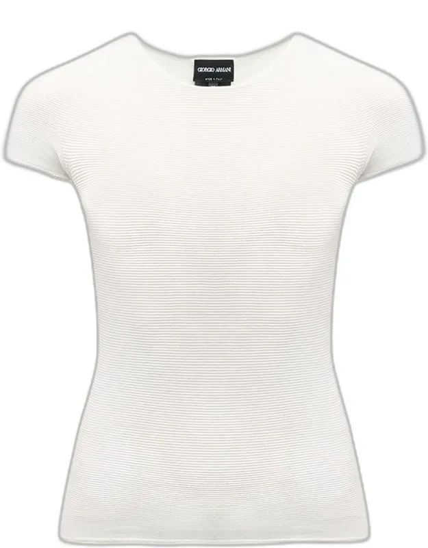 Scoop-neck Ribbed Tee With Fitted Style And Pullover Design