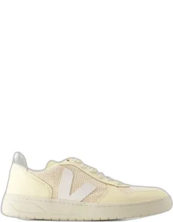 V-10 Sneakers