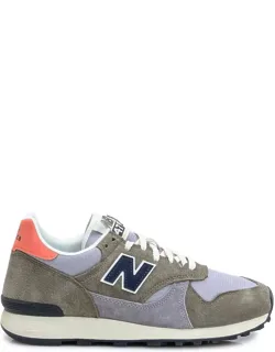 Sneakers With Spare Laces