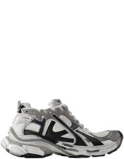 Runner Sneakers