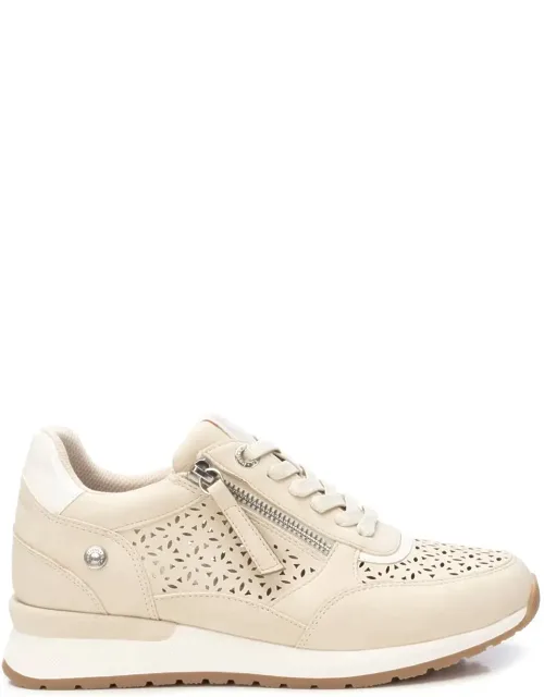 _sneakers With Lightweight Soles And Beautiful Die-cut Design_