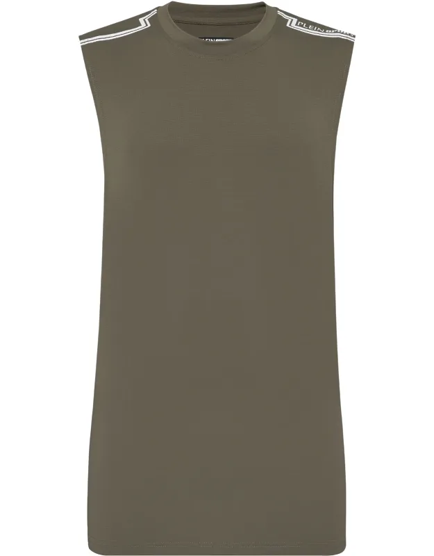 Sleeveless T-shirt