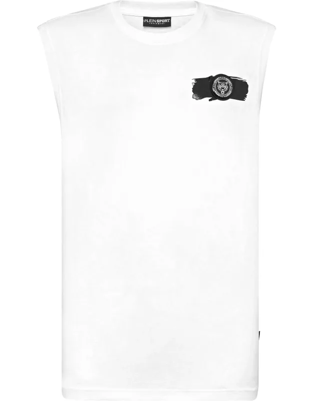 Sleeveless T-shirt