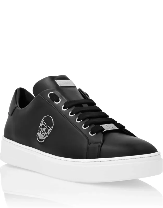 Nappa Leather Lo-top Sneakers With Premium Leather Construction And Skull Emblem