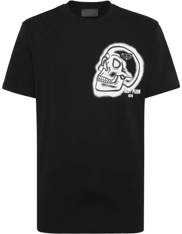 Round Neck T-shirt With Bold Skull Graphic