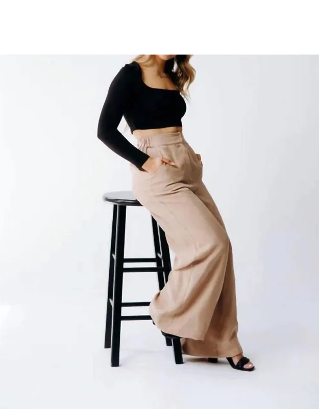 Wide-leg Pants