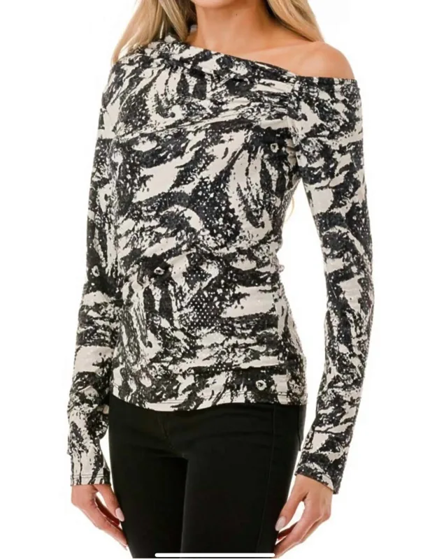 Open Shoulder Ruch Detail Top