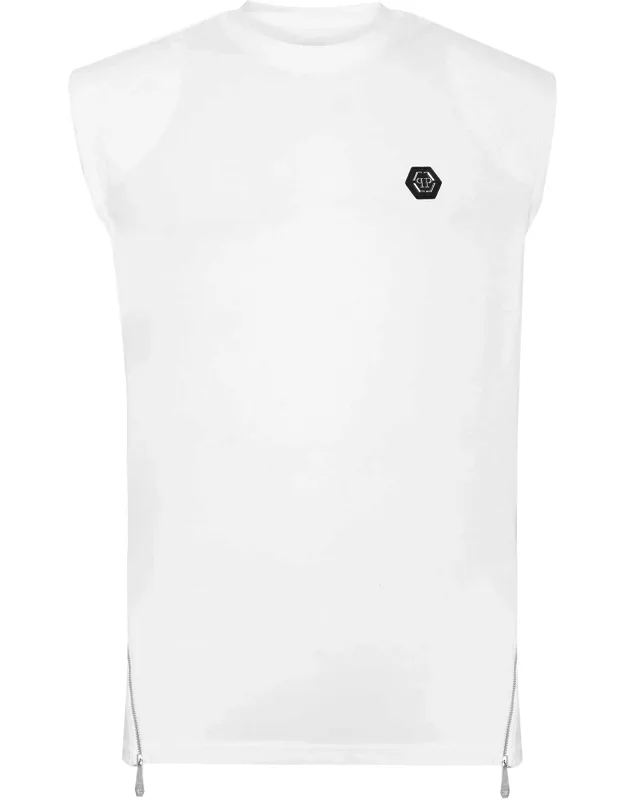 Sleeveless T-shirt