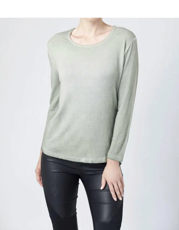 Scoop-neck Top Lightweight Piece & Layers Up Well