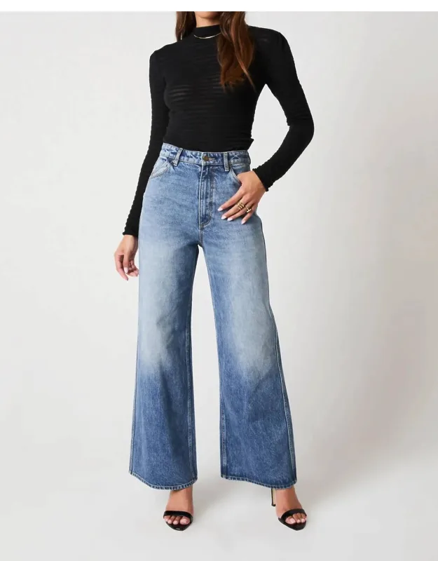 Studio Flare Worn Jeans