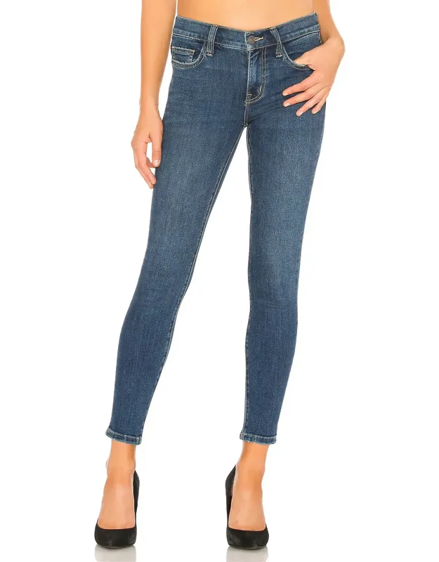 Stiletto Jean With Light Fading And Distressed Details