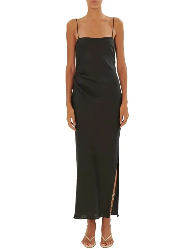 Dress With Flattering Silhouette And High-quality Materials