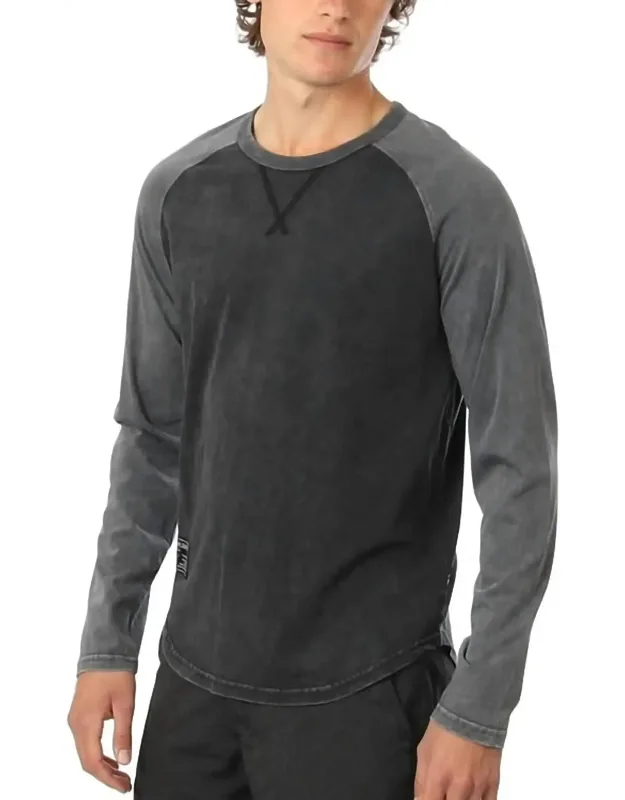 Athletic Fit Baseball Retro Contrast Long Sleeve Raglan Tee