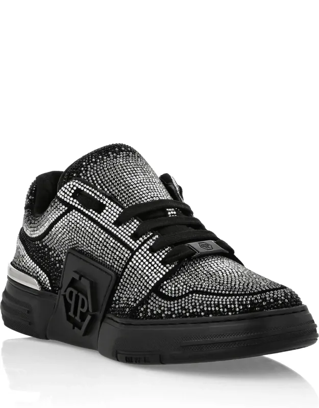 Suede Lo-top Sneakers