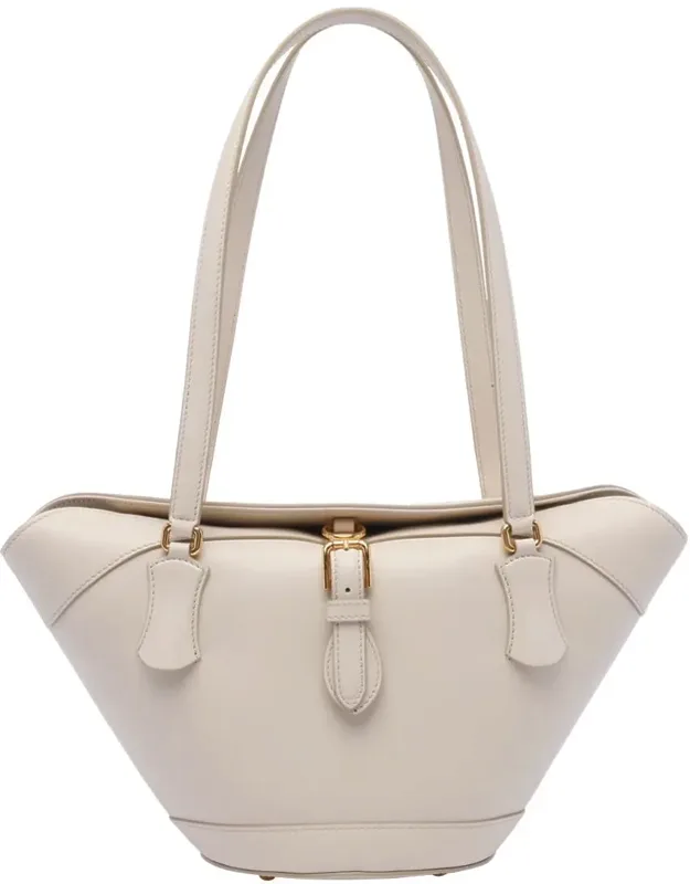Bag With Magnetic Closure And Inner Open Pocket