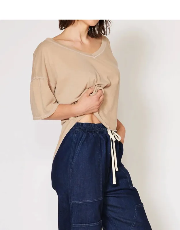 Lila Top - Chic V-neckline, Eco-conscious Blend