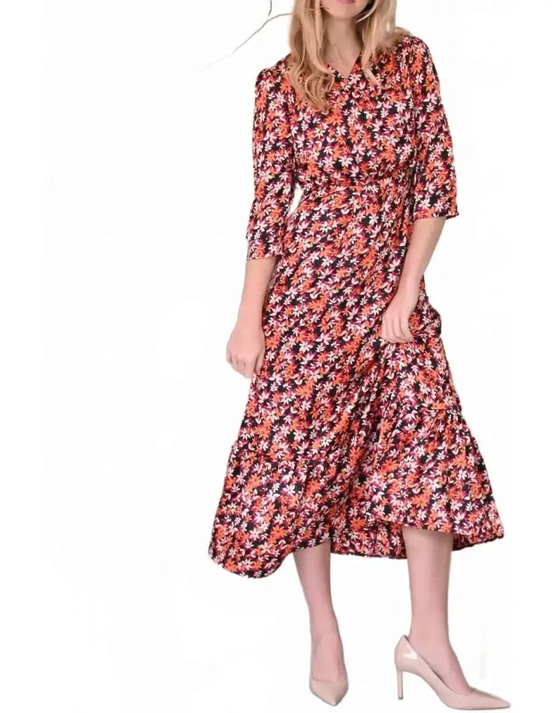 Nova Dress With Three-quarter Sleeves And Chic V-neckline