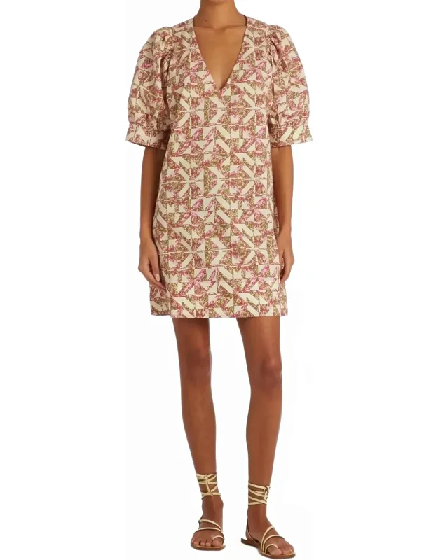 Ola Dress In Everglade With V-neck And Short Sleeves