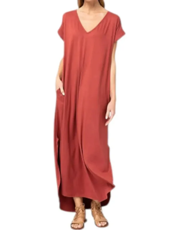 Everyday Pocket Maxi Dress With V-neckline And Side Slits