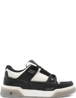Studio Sneakers