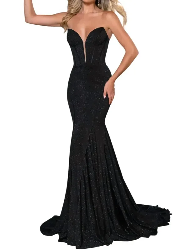 Figure-hugging Strapless Prom Dress
