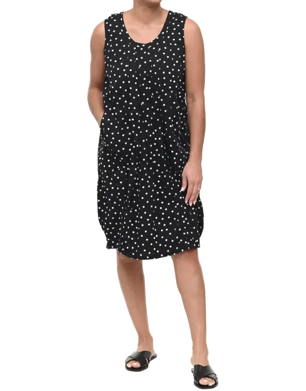 Santa Fe Dress In Seersucker Dot With Pockets And Pull-on Closure