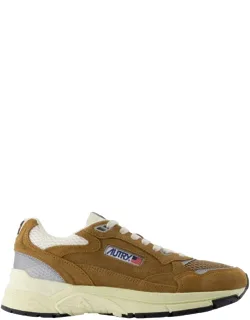 Hyperway Sneakers