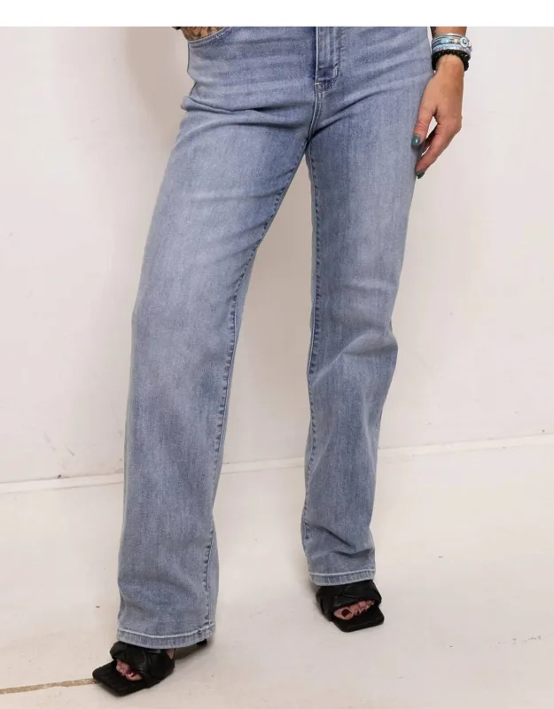 90's Straight Leg Jeans