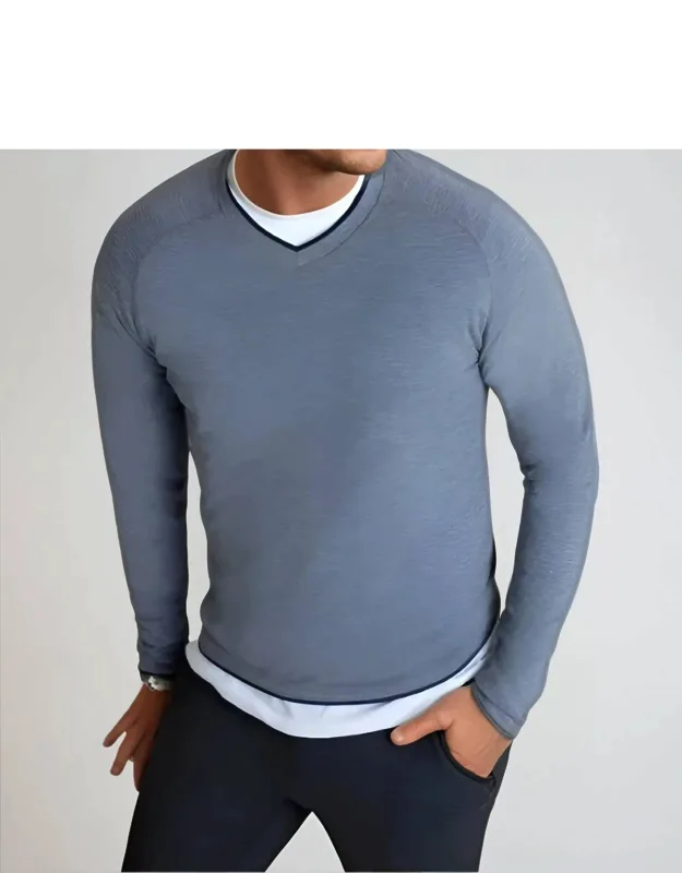 Seamless V-neck Pullover Shirt