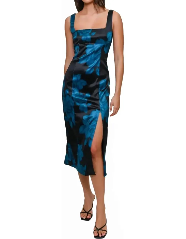 Angi Dress With Spacious Roses