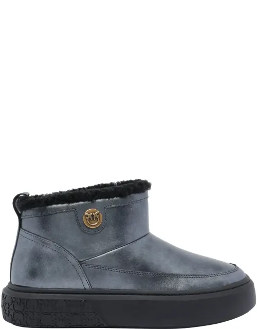 Boots With Lateral Logo And Round Toe