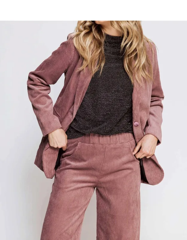 Ellie Blazer