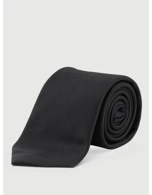 Tie Black