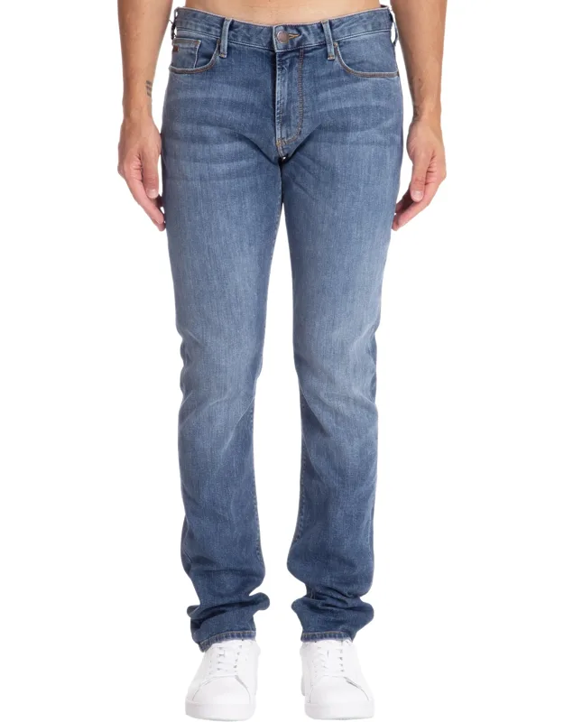 J06 Jeans With 1 Button Closure And Zip