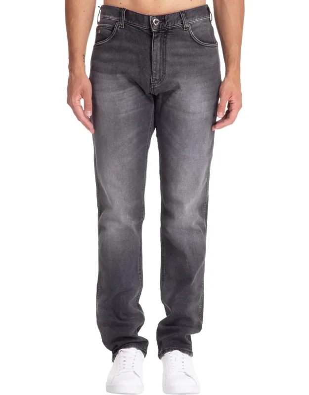 J16 Jeans With 1 Button Closure And Zip