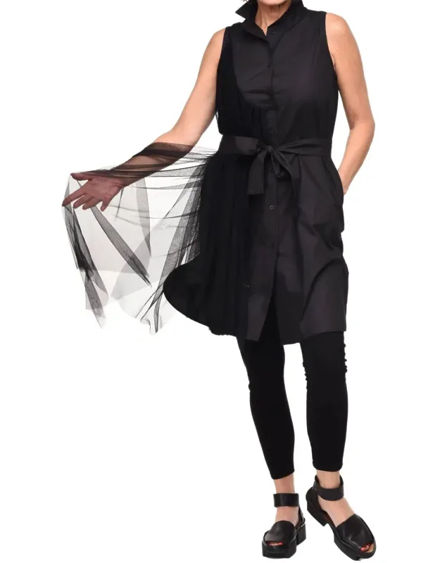 Kari Dress With Button Closure And Detachable Belt