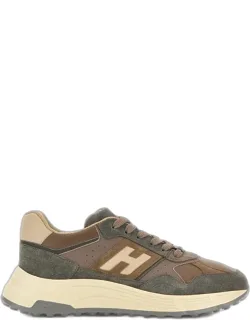 Sneakers H Detail, Iconic Details
