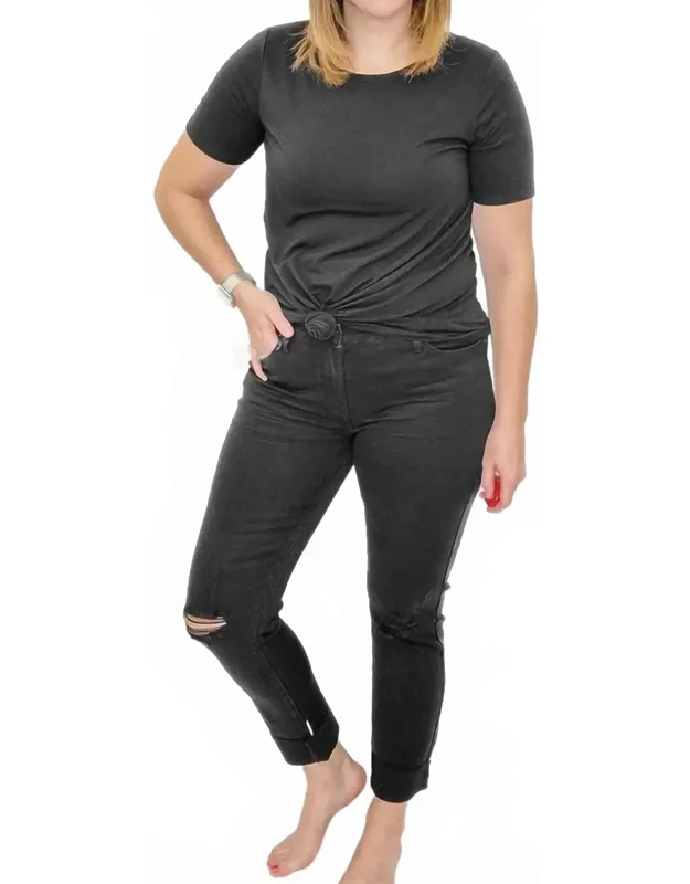 Mid Rise Destroyed Slim Fit Jeans