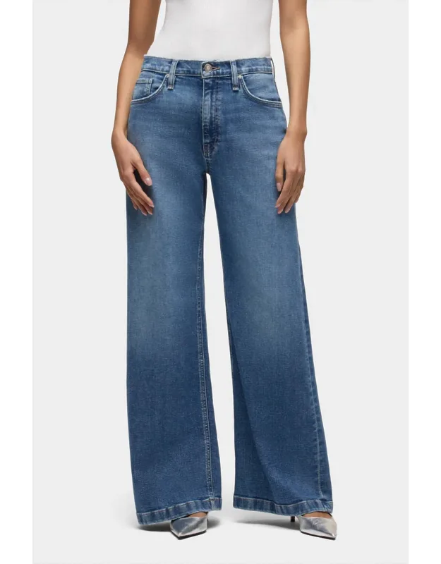 Loose Fit Wide Leg Jeans