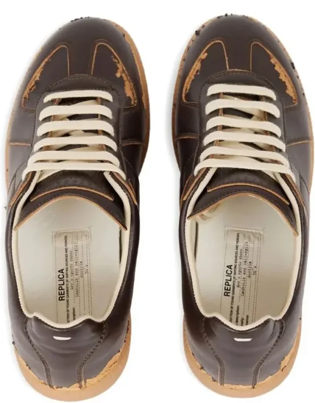 Sneakers With Round Toe And Flat Sole