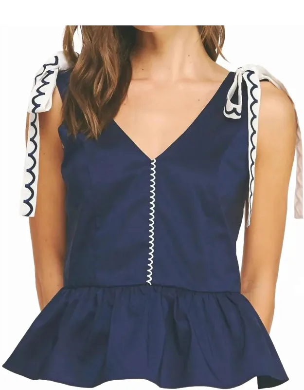 Scallop Embroidery Sleeveless Top