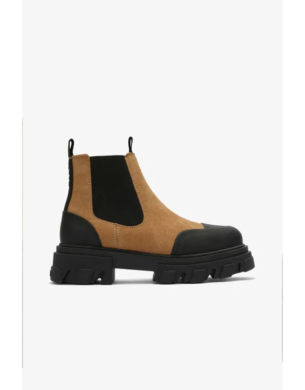Low Chelsea Boots In Suede