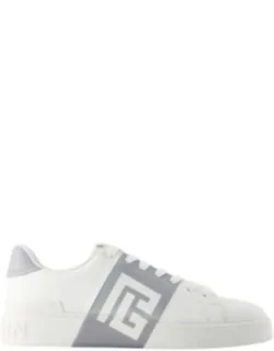 B-court Sneakers